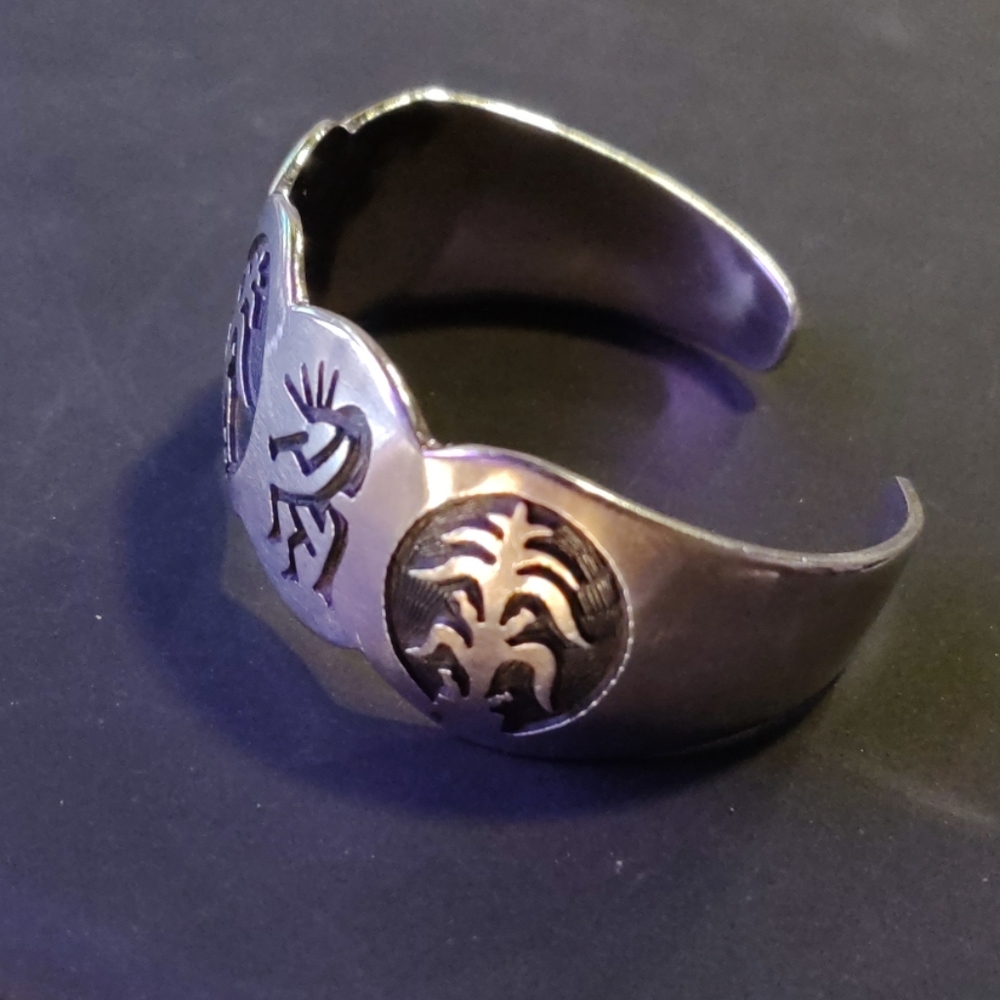 Native sterling silver Kokopelli and corn cuff - Picture 2 of 3